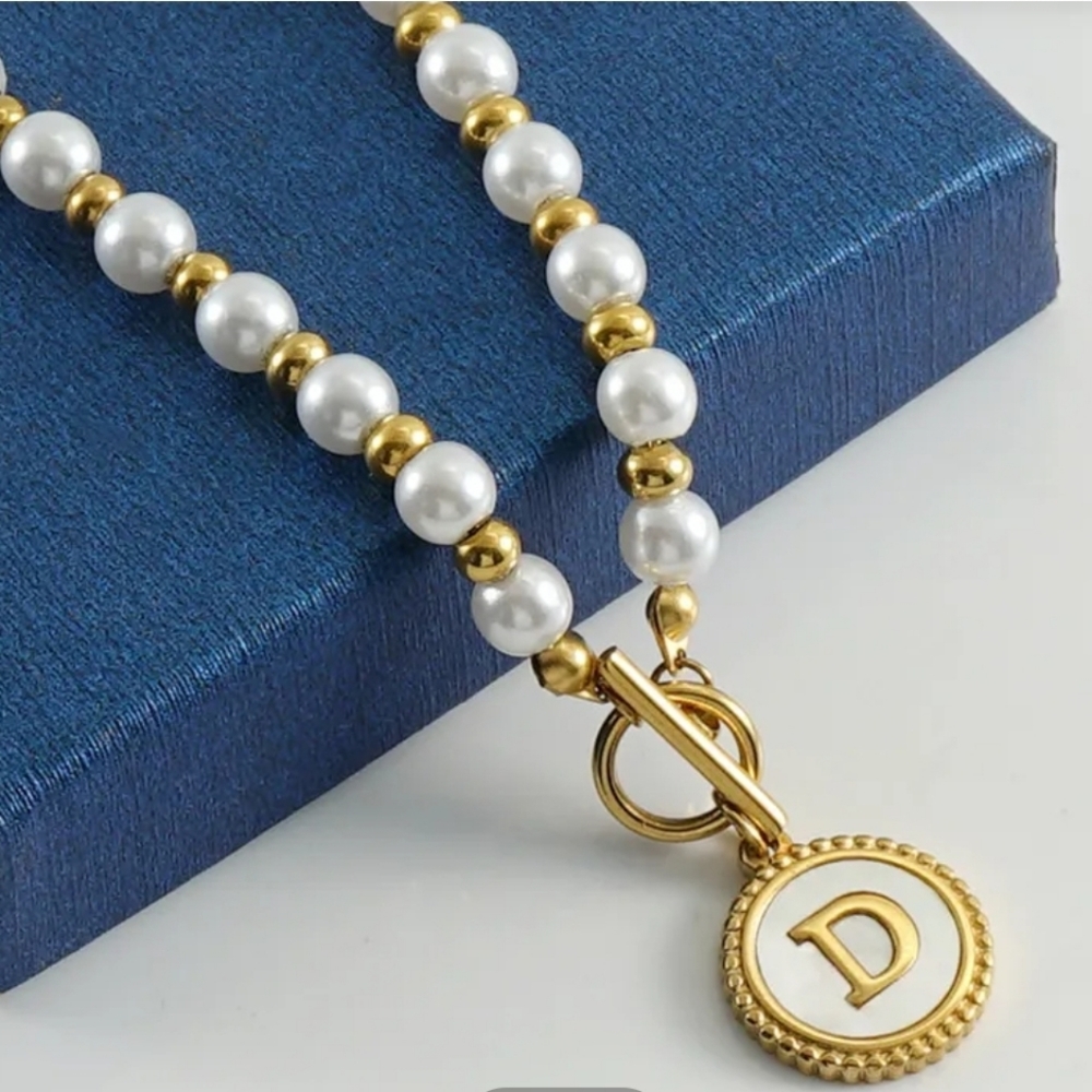 shell pendant necklace